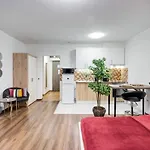 Homey New Great Area Апартаменты *